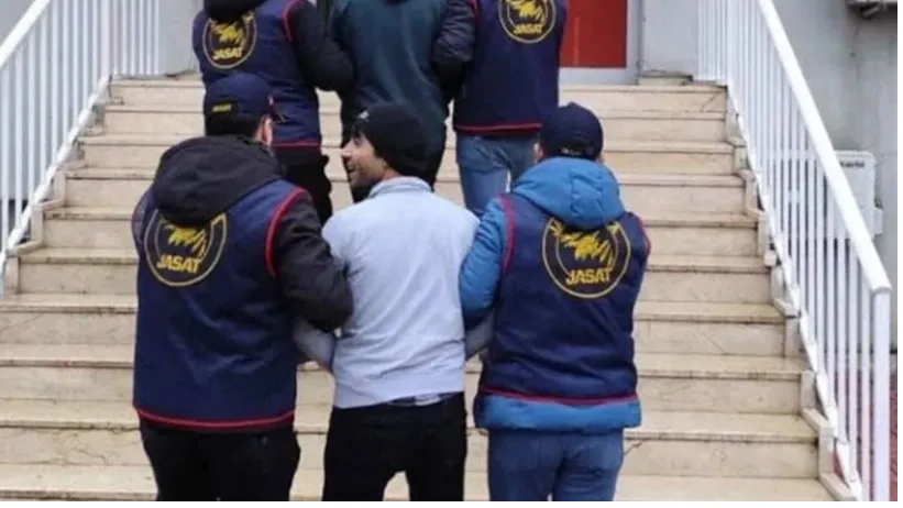 ÇOCUK KATİLİ BUZ DOLABINDA YAKALANDI