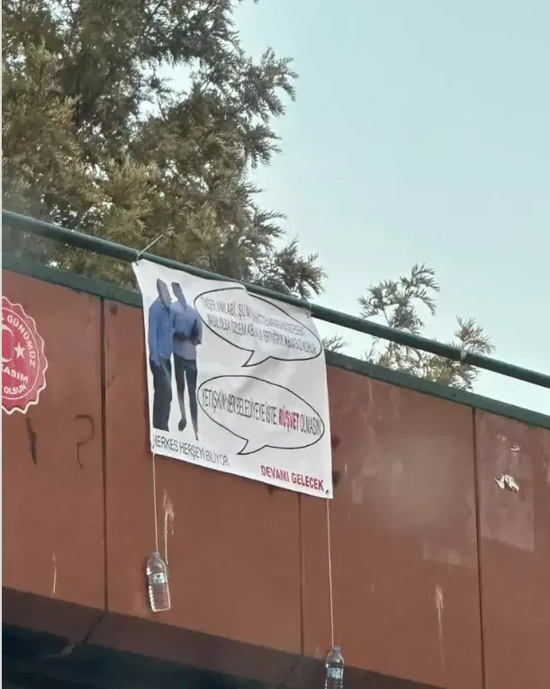 Belediyede pankart krizi! İlçede gündem oldu