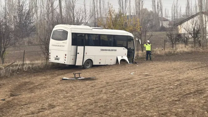 Öğrenci servisi kamyonetle çarpıştı      