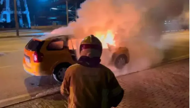 Seyir halinde alev aldı! Kullanılamaz hale geldi