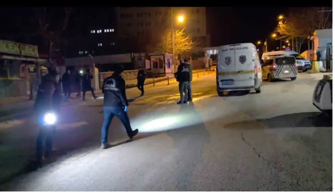 Elazığ’da gece yarısı dehşet! Silah sesleri mahalleyi ayağa kaldırdı: Yaralılar var…