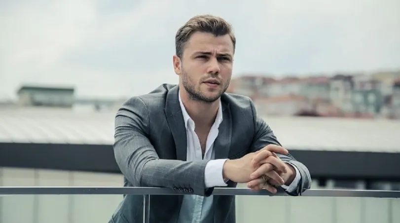 Flaş! Ünlü oyuncu Tolga Sarıtaş kaza geçirdi