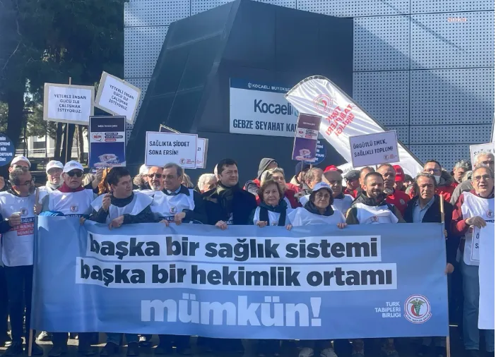 Hekimler “Beyaz Yürüyüş“ başlattı: Sağlık sistemi çöktü