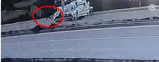 Feci Olay! Köpekten Kaçarken  Çöp Kamyonunun Altında Kaldı...