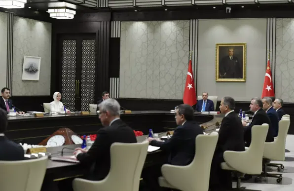 Bakan Göktaş açıkladı: Sosyal medyaya 2 farklı düzenleme geliyor