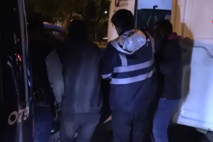 Özel halk otobüsüyle çarpışan araçtan yola fırlayan genç kız hayatını kaybetti