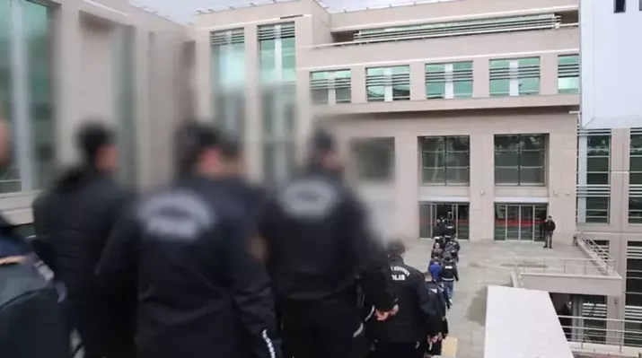 Büyü yapıp, şifa dağıttıklarını öne süren şüphelilere operasyon