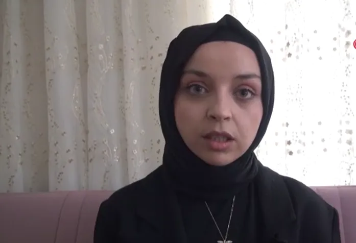 Ayşe öğretmen: 