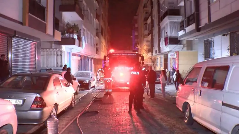 Bahçelievler’de 5 araç alev topuna döndü, çığlıklar patlama seslerine karıştı