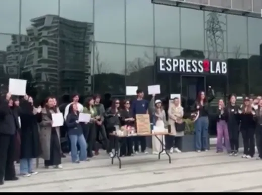 Üniversitede namaz kılmaya izin verilmedi! Protestolara alkış tutuldu