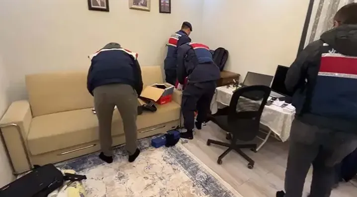 İzmir merkezli 11 ilde DHKP-C operasyonu; 30 gözaltı
