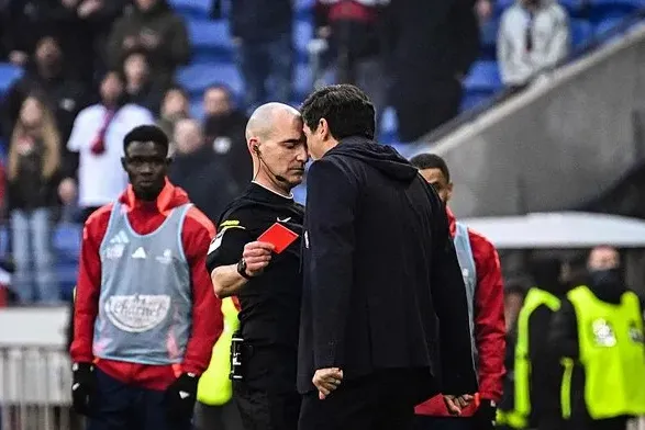 Dünyaca ünlü teknik direktöre 9 ay futboldan men cezası