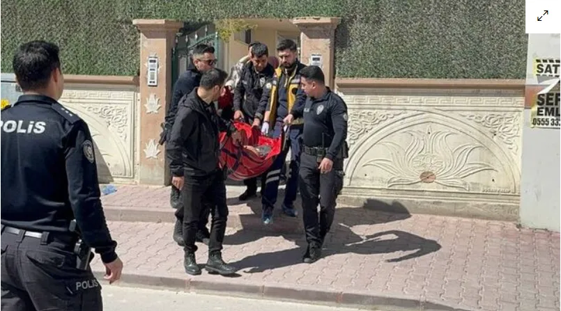 Eşini defalarca bıçakladı! 4 yaşında dehşetin tanığı oldu!
