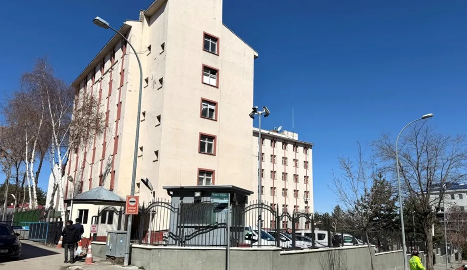 Emniyette talihsiz olay; polis kazara mesai arkadaşını vurdu