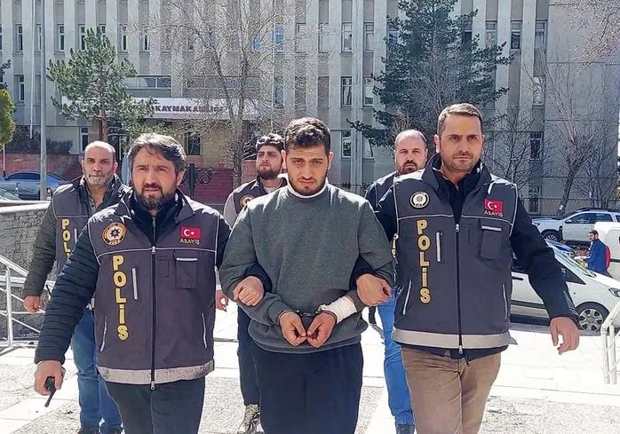 Hastane Bahçesinde Hatice