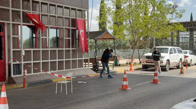 Gaziantep havalimanında sıcak saatler: Yaralı polisler var