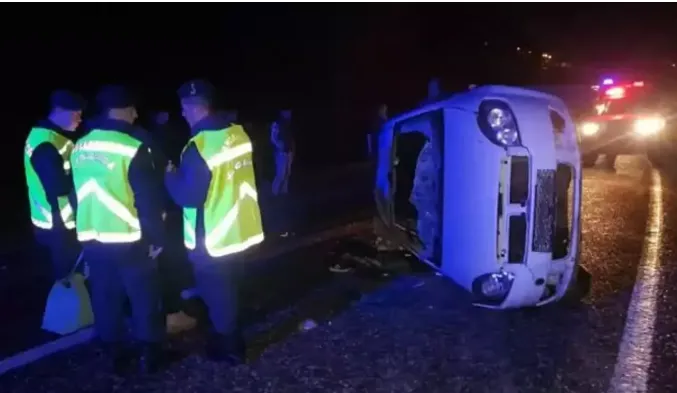 Devrilen otomobil 30 metre sürüklendi: 3
