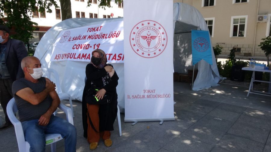 Randevusuz asi çadirina yogun ilgi
