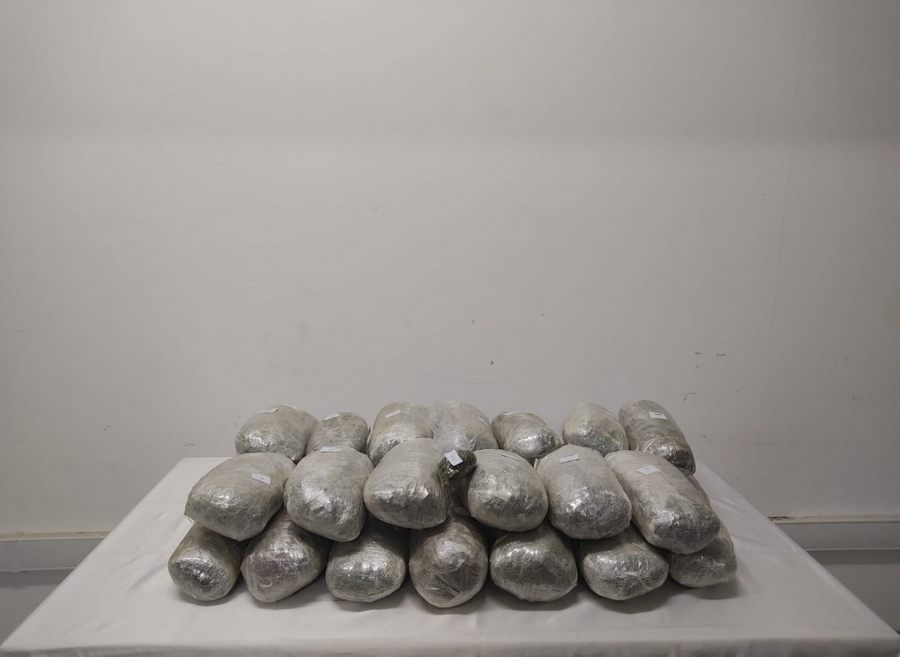 Minibüste 14 kilo 670 gram esrar ele geçirildi