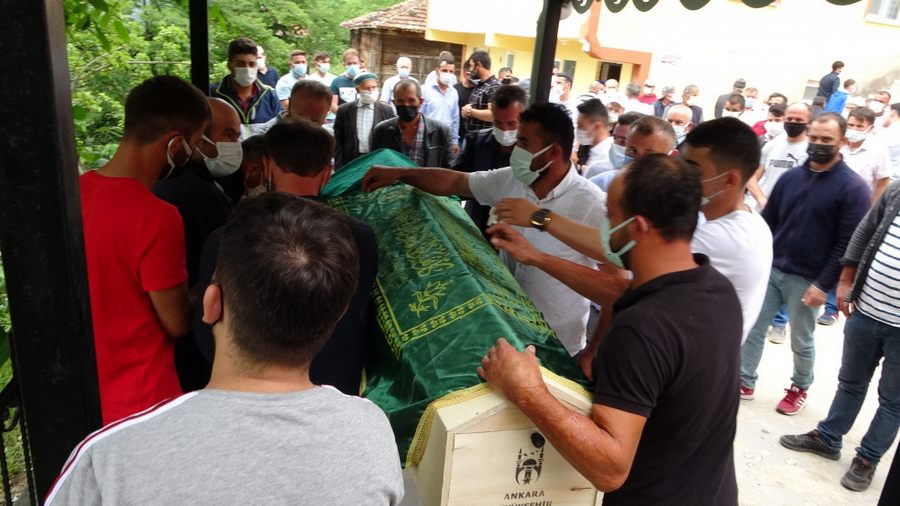 Gelinlik yerine kefen giydi