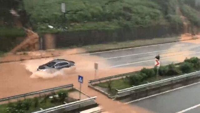 Rize’de selde kaybolan kisi sayisi 3’e yükseldi
